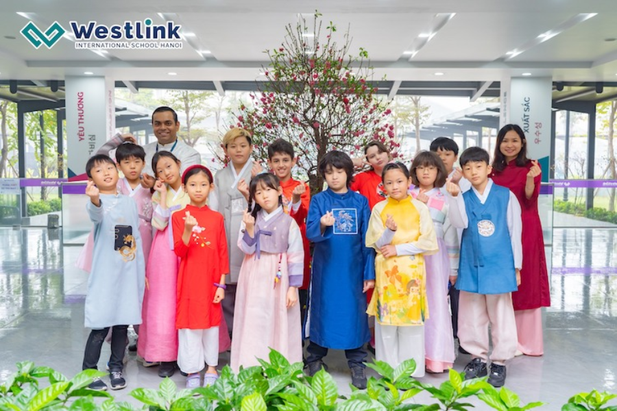 Westlink organizes the Vietnamese traditional Tet celebration to help children better understand the culture