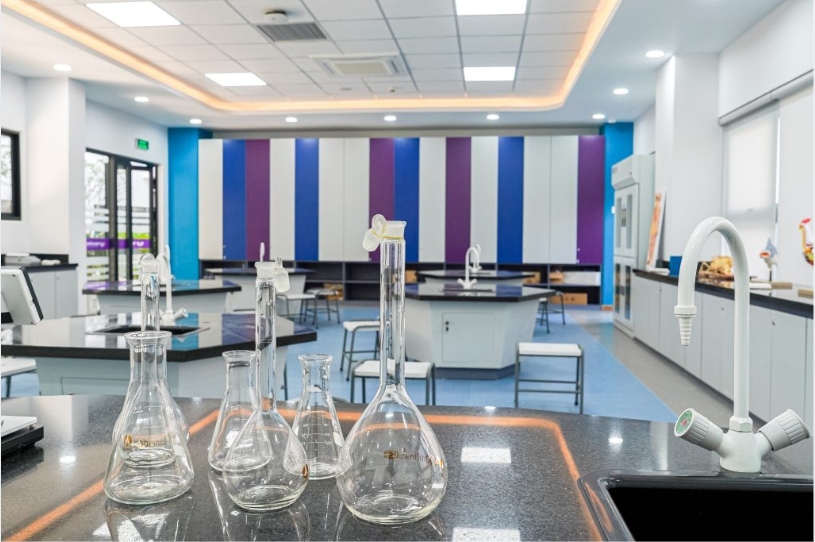 Học STEM từ nhỏ, phát triển tư duy sáng tạo và kỹ năng giải quyết vấn đề.