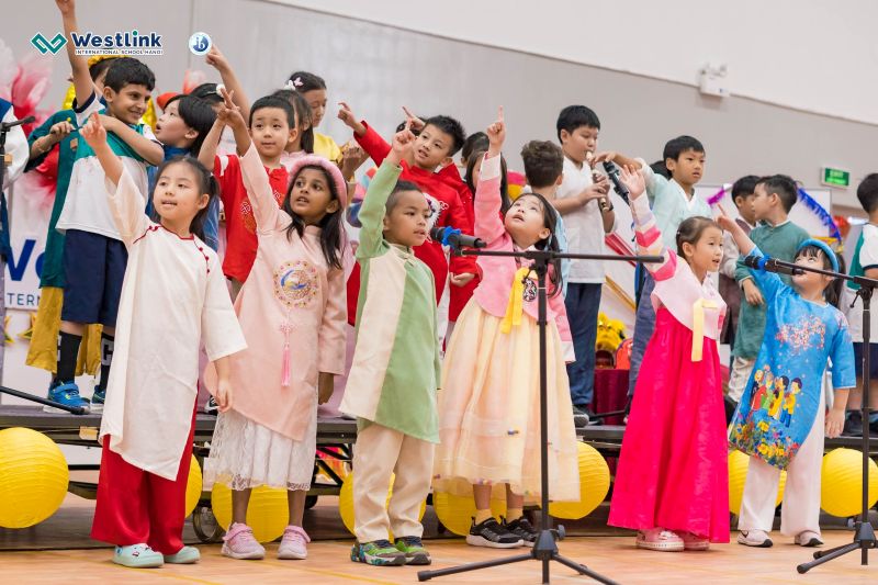 Trường đầu tư mạnh mẽ vào cơ sở vật chất hiện đại, xây dựng đa dạng môi trường cho trẻ phát triển