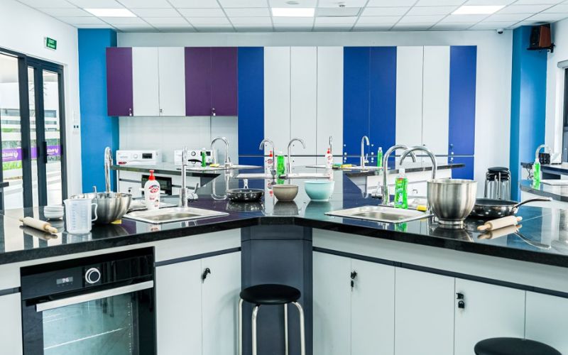 Phòng thí nghiệm với trang thiết bị hiện đại