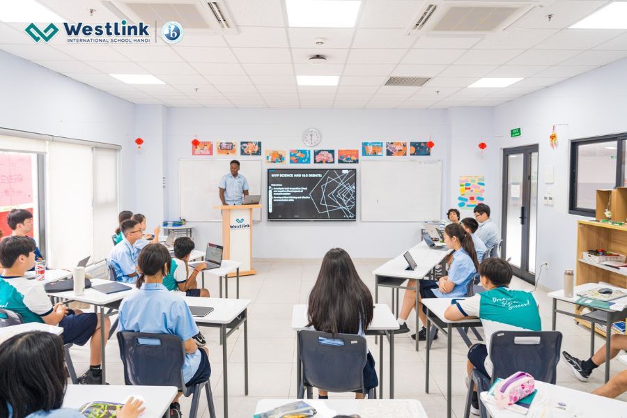 Trường tư thục là cơ sở giáo dục tự chủ, linh hoạt trong chương trình và phương pháp giảng dạy để đáp ứng nhu cầu đa dạng của học sinh