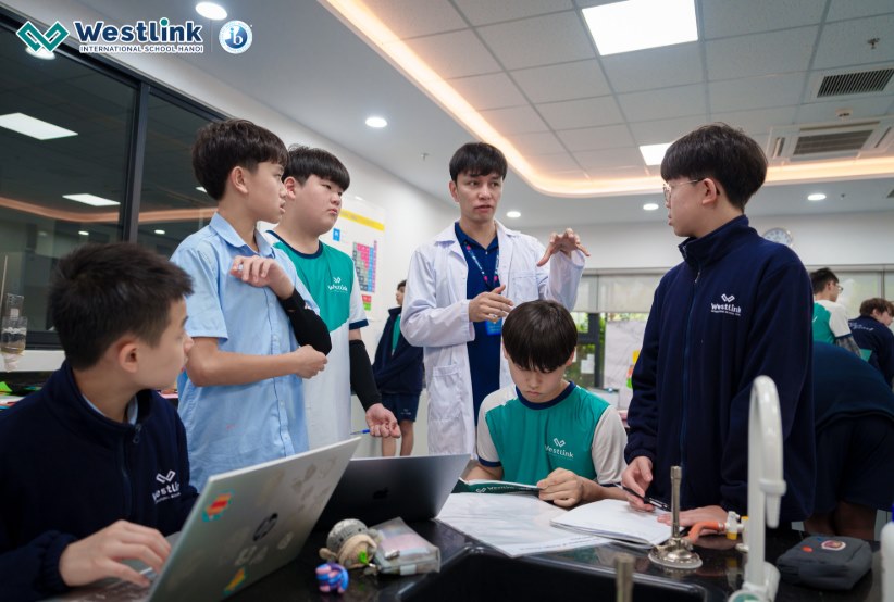 Giảng dạy hiệu quả không đơn thuần là truyền đạt kiến thức, mà còn là quá trình truyền cảm hứng, giúp học sinh phát triển tư duy độc lập, năng lực giải quyết vấn đề và tinh thần sáng tạo