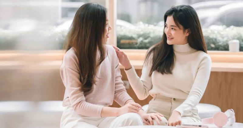 Chia sẻ với người thân, bạn bè đáng tin cậy là cách hữu hiệu trong mọi tình huống