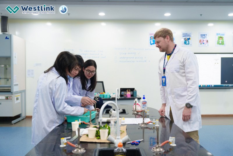 Dạy học theo mô hình STEM với quy trình 5E tạo môi trường học tập tích cực, thực hành liên môn.